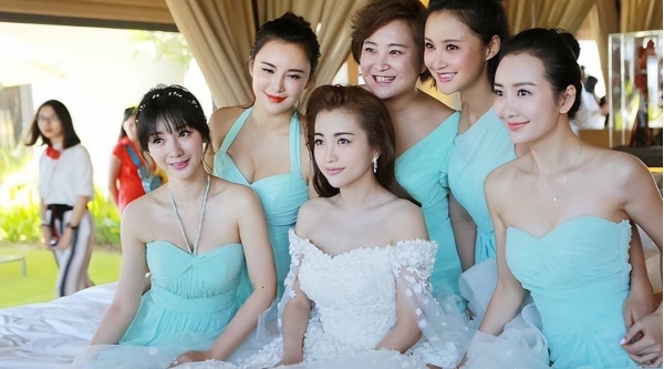 必一体育官网柳岩玄色瑜伽服文雅现身40+岁身体惹眼照旧(图11)